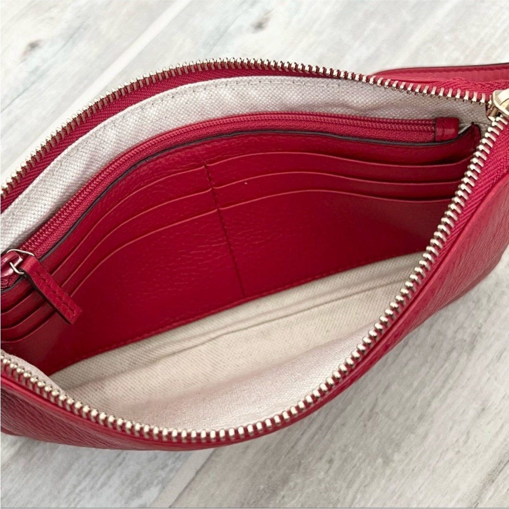 EUC Gucci wristlet - Picture 4 of 10